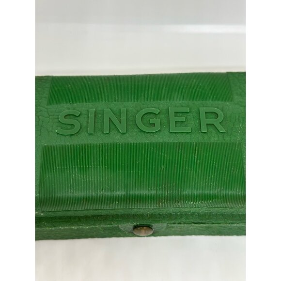Vintage Singer Buttonholer Sewing Machine Attachment – Green Case w/ Templates - Picture 2 of 10